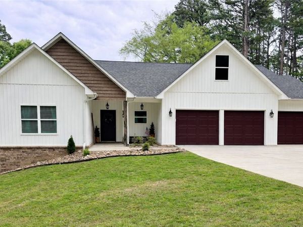 909 Rolling Hills Drive , Russellville, AR 72801