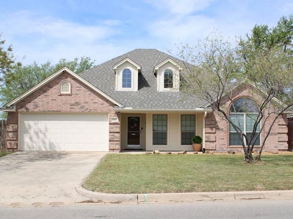 1801 Roadrunner Drive , Weatherford, TX 76088