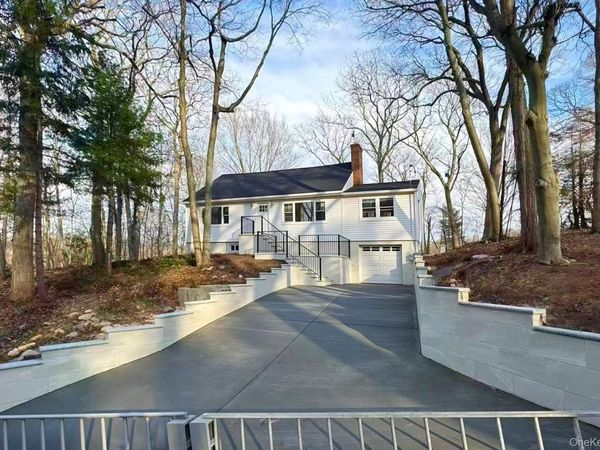 16 SUNSET Drive, Huntington, NY 11743