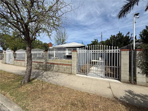 20953 Saticoy, Canoga Park, CA 91304
