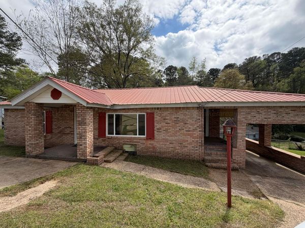411 NW 3RD St, Fayette, AL 35555