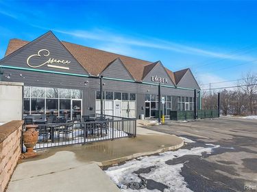 4121 Orchard Lake Rd, Orchard Lake Village, MI 48323