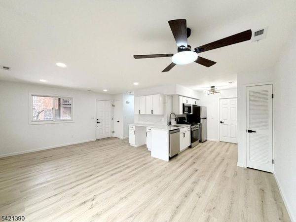 1 Beaver Creek Dr, Vernon, NJ 07462