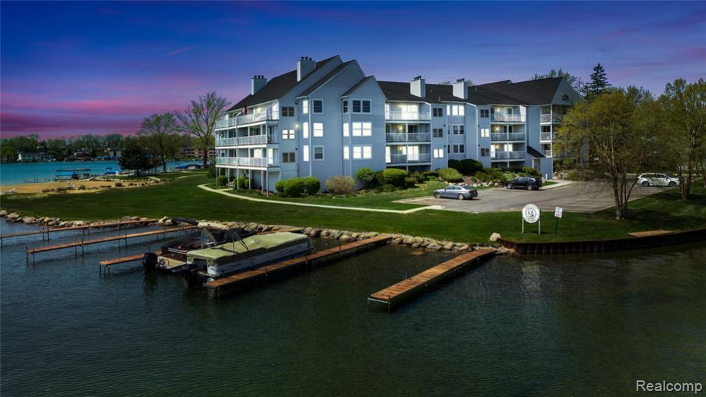 3565 Port Cove Drive , Waterford Township, MI 48328 Main Photo