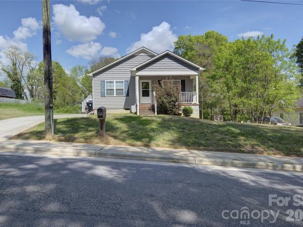 419 N Academy Street, Mooresville, NC 28115