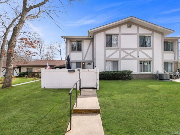 8 Birchwood Road , Medford, NY 11763