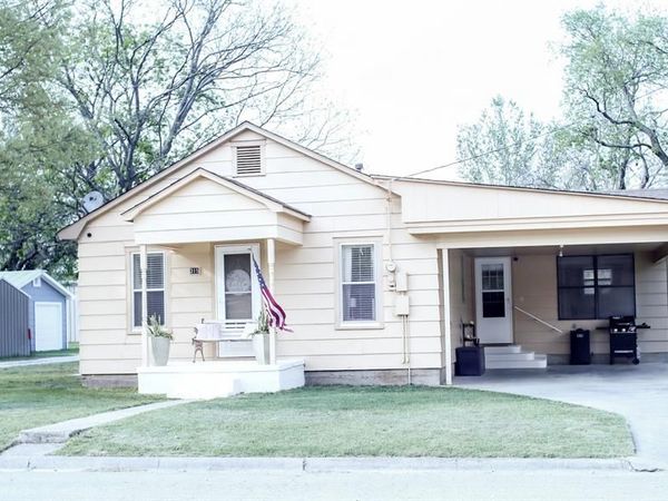 315 E Fourth Street , Muenster, TX 76252