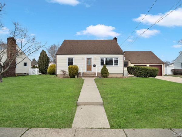 77 Spencer Street , Farmingdale, NY 11735