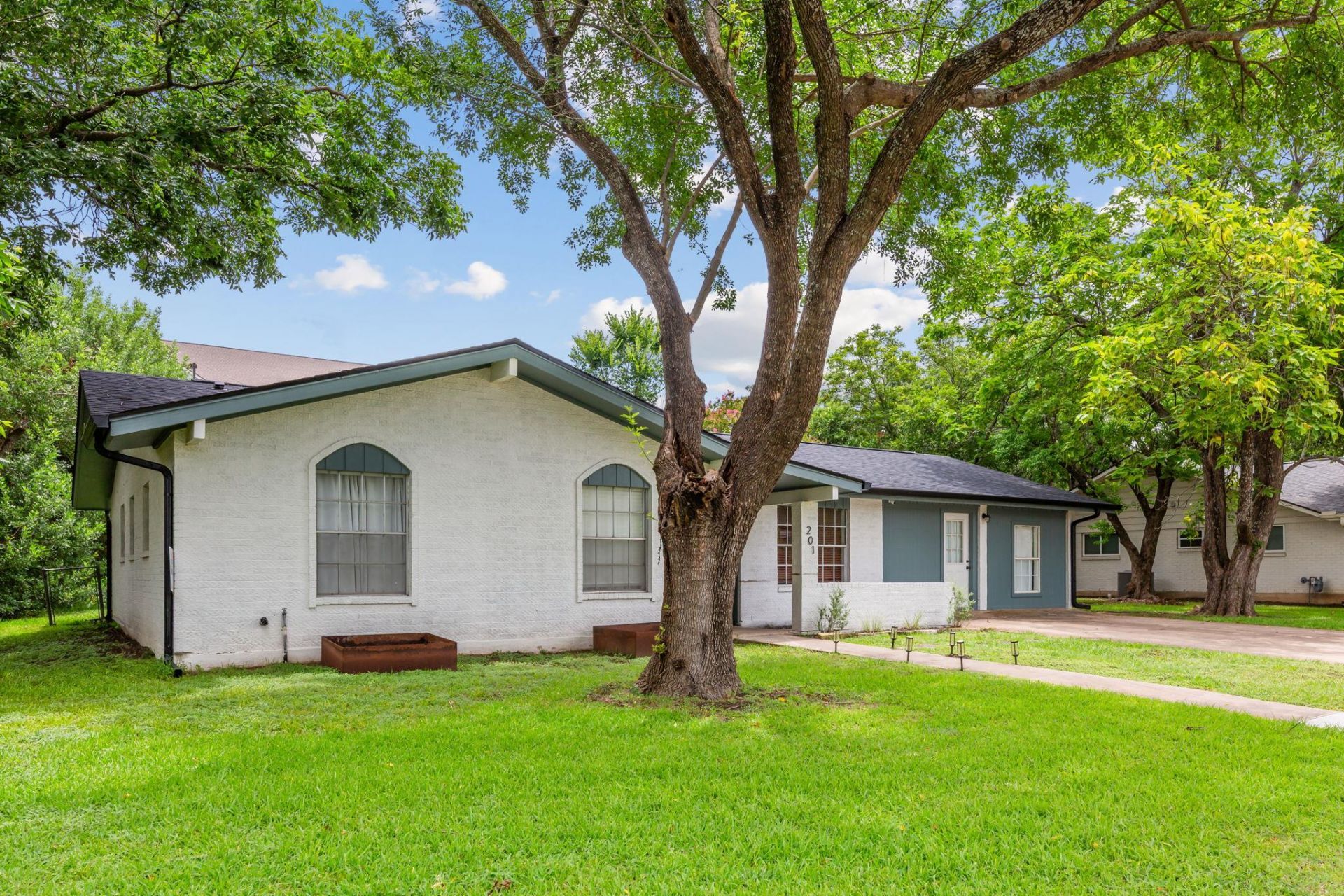 201 Fairlane Dr, Round Rock, TX 78664 Main Photo