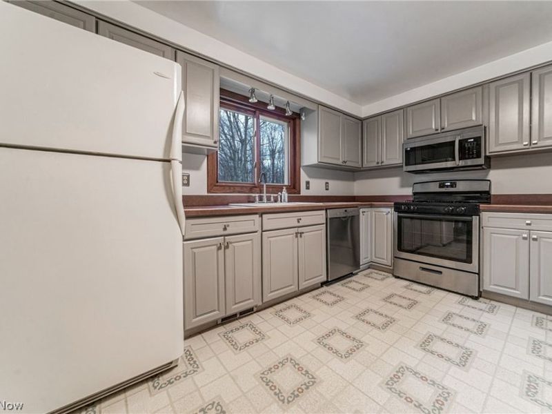 2984 Erich Drive, Willoughby Hills, OH 44092 Photo 7