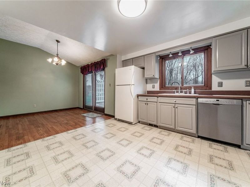 2984 Erich Drive, Willoughby Hills, OH 44092 Photo 9