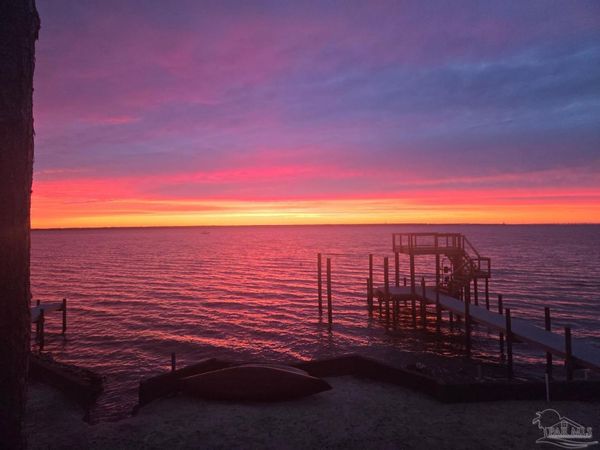 889 Dolphin Rd, Milton, FL 32583