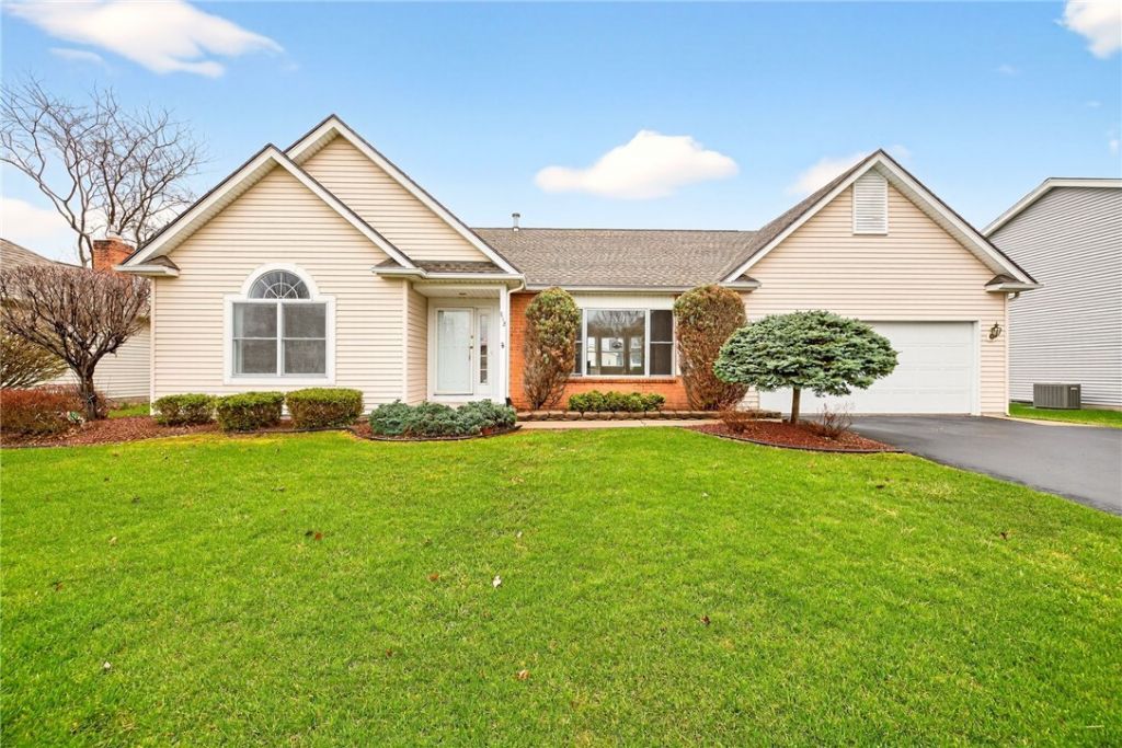 812 Whistlers Cove Lane, Rochester, NY 14612 Main Photo