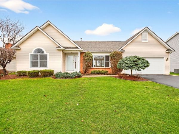 812 Whistlers Cove Lane, Rochester, NY 14612