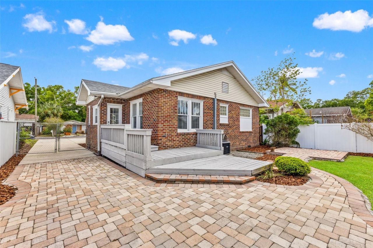 305 W Frierson Avenue , Tampa, FL 33603 Photo