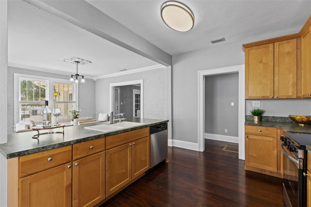 305 W Frierson Avenue , Tampa, FL 33603 Photo