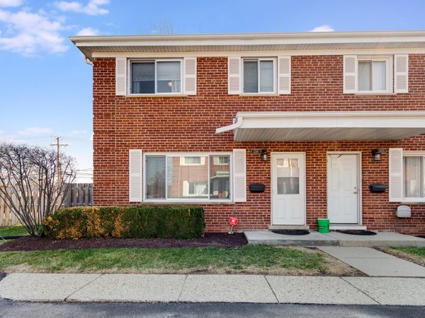 1240 N Boxwood Drive , Mount Prospect, IL 60056