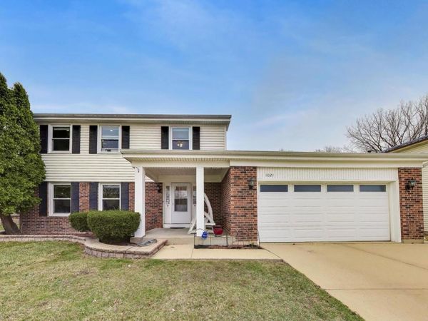 1021 Warwick Circle S, Hoffman Estates, IL 60169