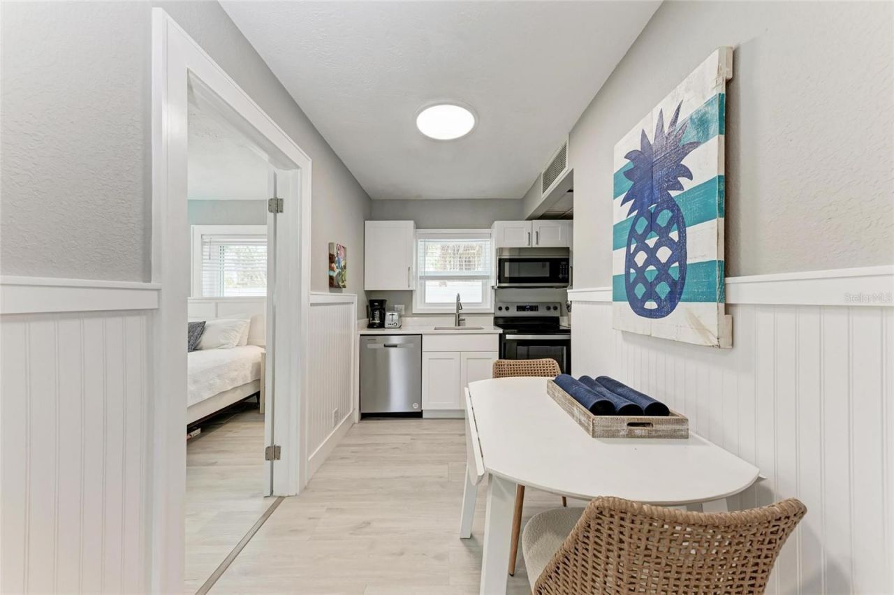 101 25th Street N, Unit 1, Bradenton Beach, FL 34217 Photo