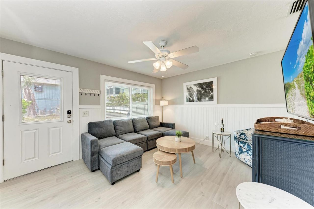 101 25th Street N, Unit 1, Bradenton Beach, FL 34217 Photo