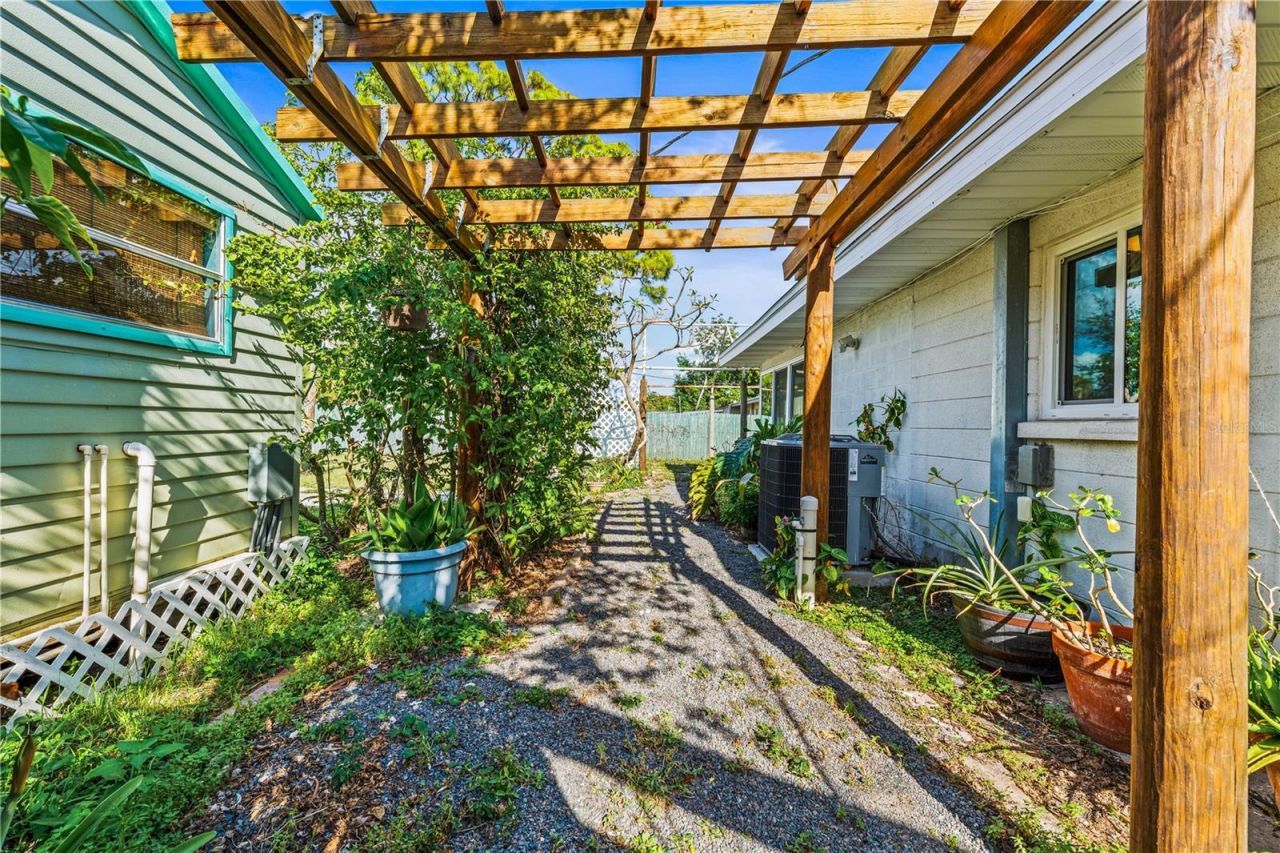 2717 Parma Street , Sarasota, FL 34231 Photo