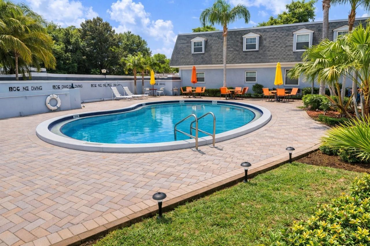 1712 Belleair Forest Drive, Unit A, Belleair, FL 33756 Photo