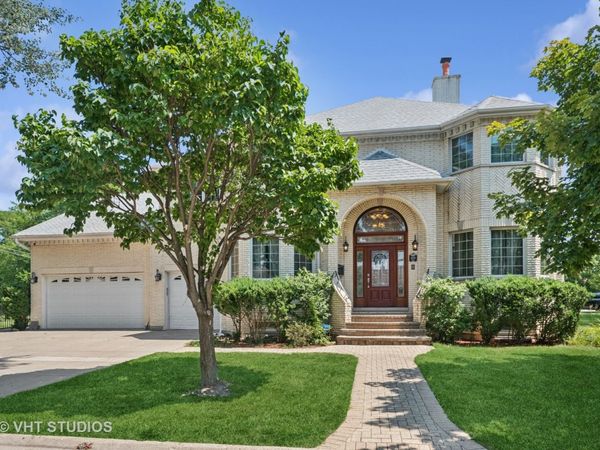 4858 W Chase Avenue, Lincolnwood, IL 60712