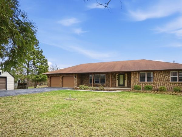 38679 N Pine Grove Avenue , Wadsworth, IL 60083