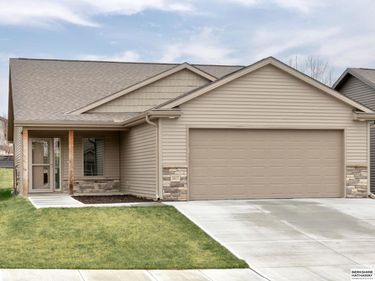 2617 Piney Creek Drive, Elkhorn, NE 68022