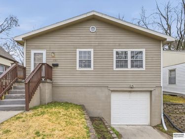 3725 N 55th Street , Omaha, NE 68104