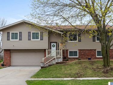 5542 NW Fairway Drive, Lincoln, NE 68521