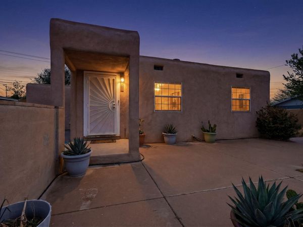 433 Loma Hermosa Drive NW, Albuquerque, NM 87105