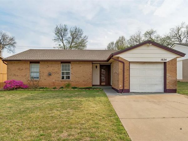1624 NE 4th Street, Moore, OK 73160
