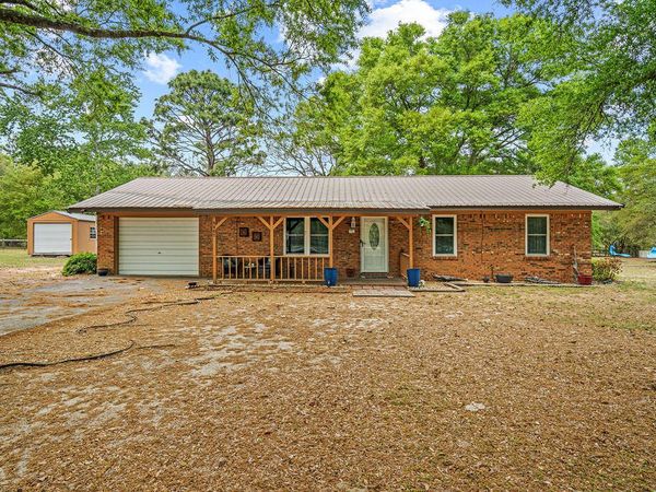 6061 Coy Burgess Loop, DeFuniak Springs, FL 32435