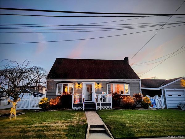 10 Hayes Road , Amityville, NY 11701