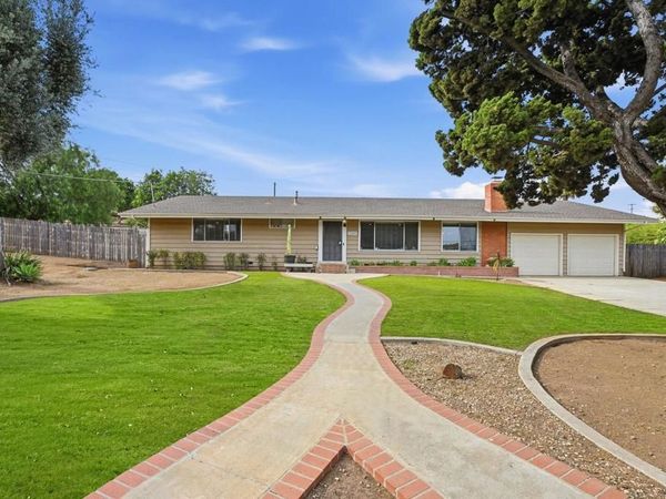 2265 Warmlands Avenue, Vista, CA 92084