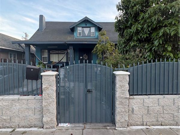 1046 W 49th, Los Angeles, CA 90037