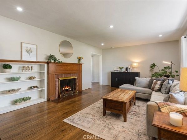 4715 Oakwood Place, Riverside, CA 92506