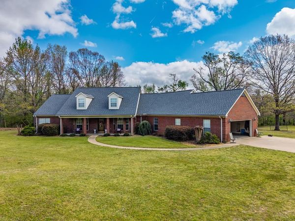 1178 Travis Road, Courtland, MS 38620