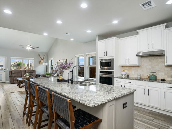 1382 Shadow Rock, New Braunfels, TX 78130