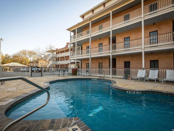 1247 GRUENE RD, Unit 302, New Braunfels, TX 78130