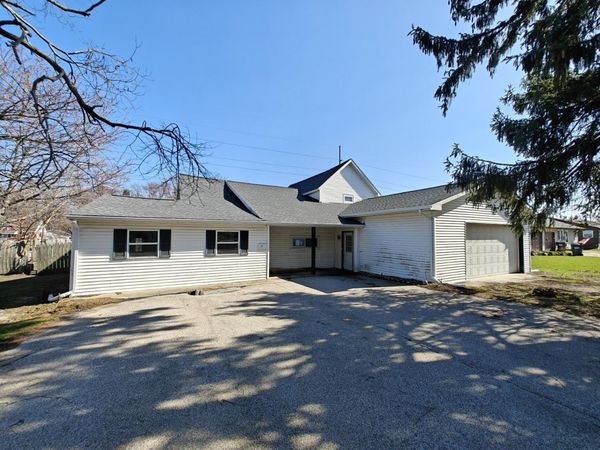 5587 E Karen Court, Stevensville, MI 49127