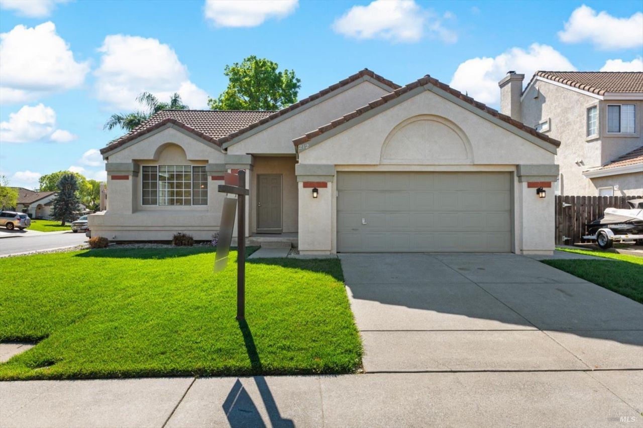 212 Laurelwood Way, Vacaville, CA 95687 Main Photo