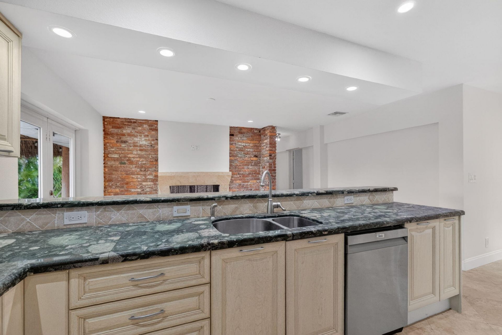 2213 NE 16th Street, Fort Lauderdale, FL 33304 Photo