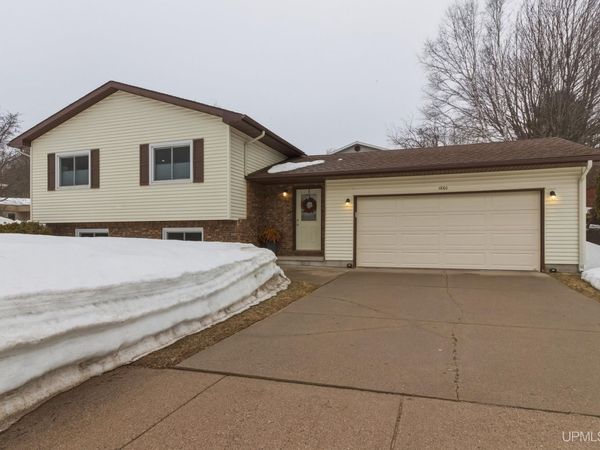 1860 Heikkala Drive, Marquette, MI 49855