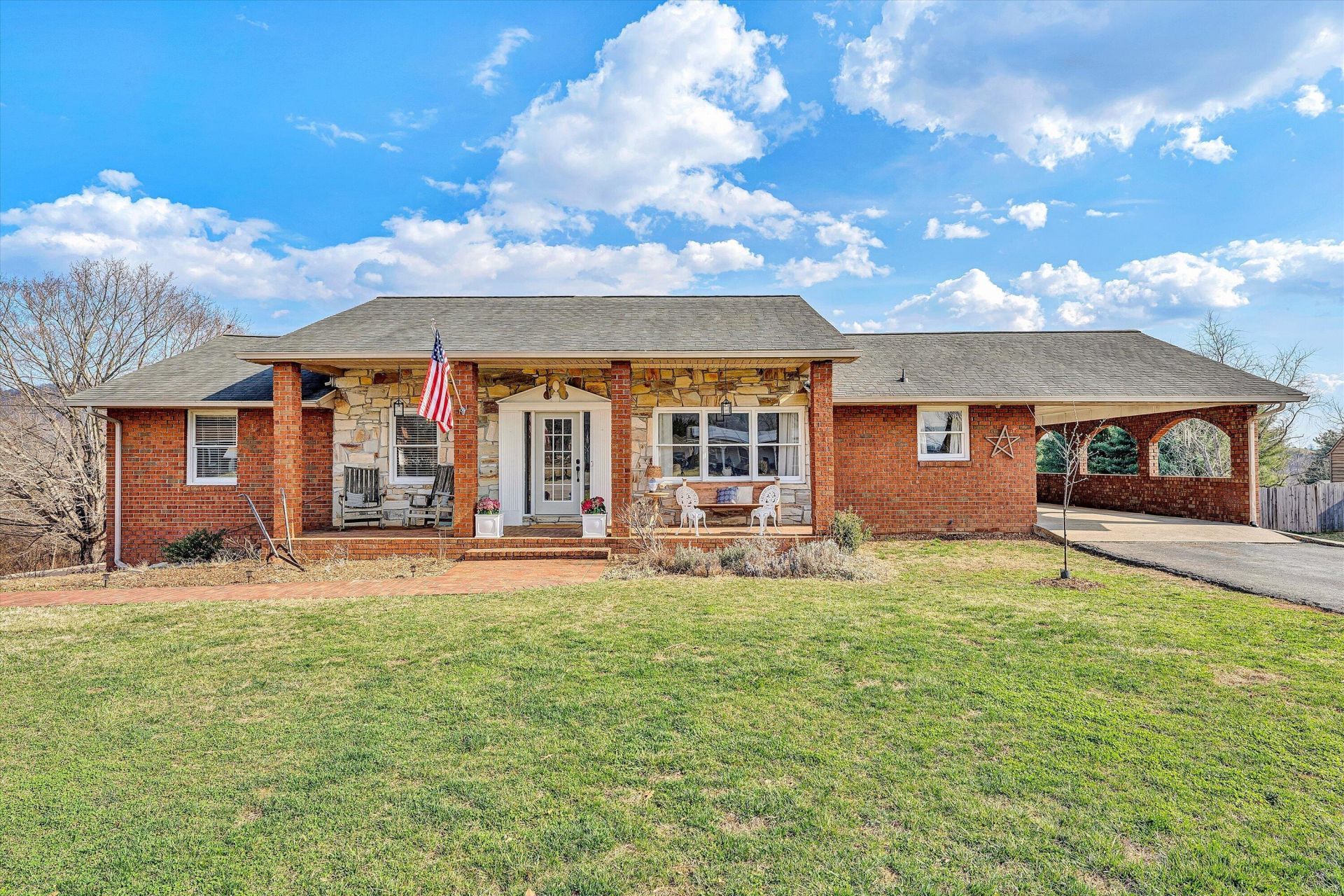 4043 Mockingbird Hill Rd , Roanoke, VA 24012 Main Photo