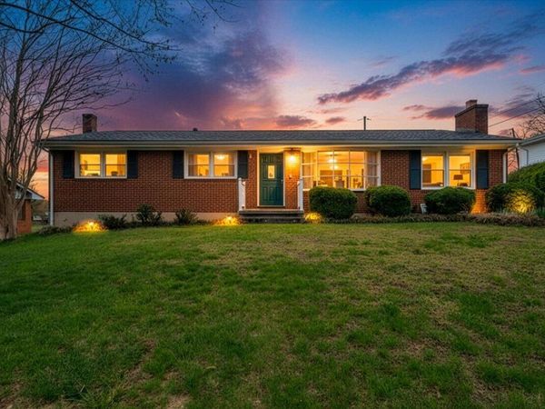 727 Plantation CIR , Roanoke, VA 24019