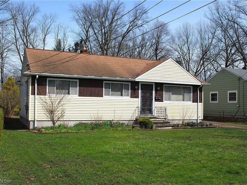 22990 Virginia Avenue, North Olmsted, OH 44070 Photo 2