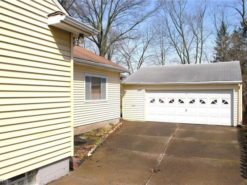 22990 Virginia Avenue, North Olmsted, OH 44070 Photo 4