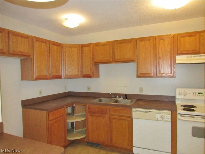 1609 E 66th Street, Cleveland, OH 44103 Photo 11